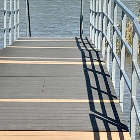 Ferienwohnung Mit Pool Direkt Am See 2 * Balatonmáriafürdő