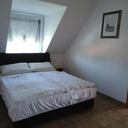 Ferienwohnung Mit Pool Direkt Am See 2